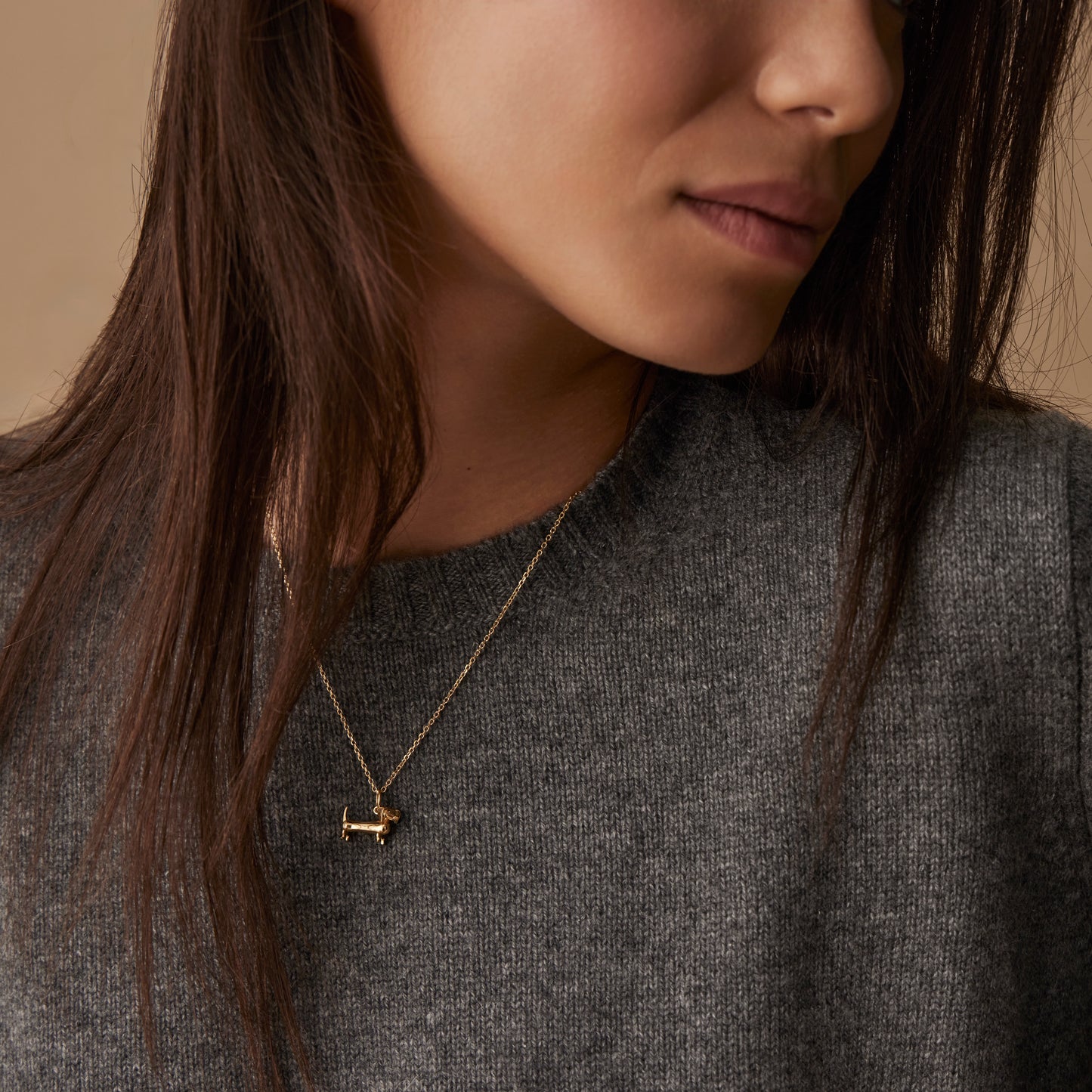 Kay Bojesen Gravhunden i 18 karat forgyldt sølv.